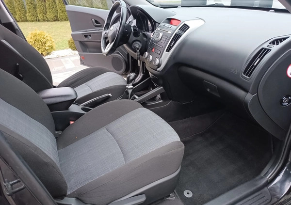 Kia Ceed cena 18900 przebieg: 198000, rok produkcji 2011 z Białobrzegi małe 172